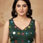 Navratri aabla mirror work blouse for women, Gujarati garba blouse in fantom silk, sweetheart neck traditional festive blouse with Attachable Sleeves green